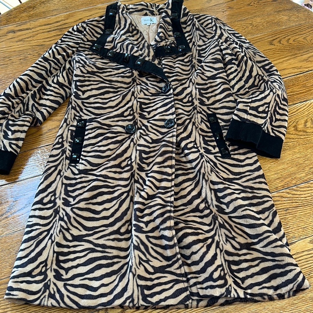 Shana K tiger print tan/black striped women’s coat. Quilted lining. Size Medium